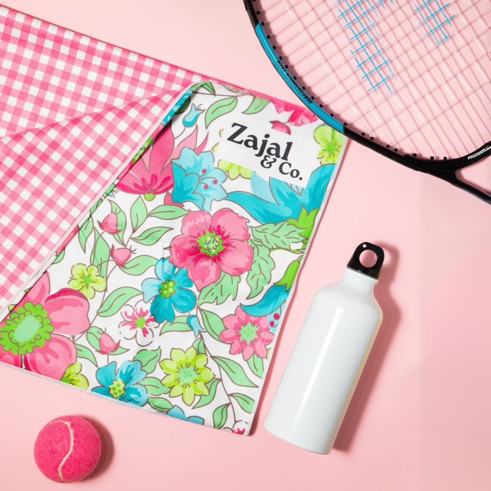 best_gym_towel_display_with_water_bottle_and_accessories